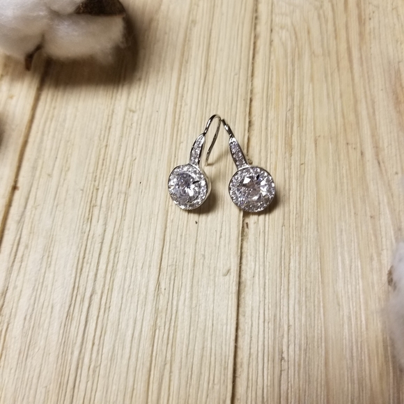 Beautiful SILVER plated CZ Dangle earrings - Picture 8 of 14